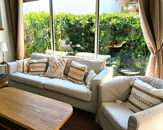Hôtel Le Méditerranée - Hyères - Living room