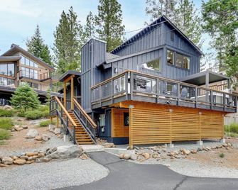 Steps to Beach: Family Home w/ Views in Tahoe City - Tahoe City - Edificio