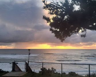 Ocean Terrace Condominiums - Lincoln City