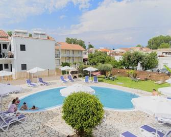 Secreta Vista - Kavos - Basen