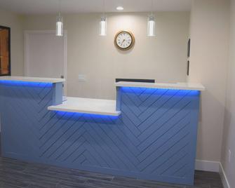 Travelodge by Wyndham Santa Rosa Wine Country - סנטה רוזה - דלפק קבלה