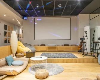 Xiaolianli Long Time No See Youth Hostel (Chongqing Crown Grand Escalator) - Chongqing - Lounge