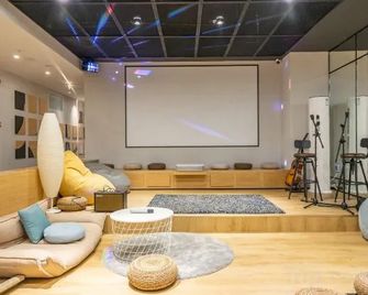 Xiaolianli Long Time No See Youth Hostel (Chongqing Crown Grand Escalator) - Chongqing - Lounge