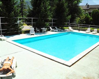 Dujany - Ayas - Πισίνα