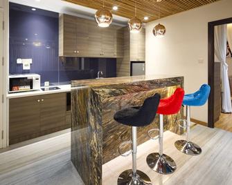 Winsuites Saigon Hotel - Ho Chi Minh City - Kitchen