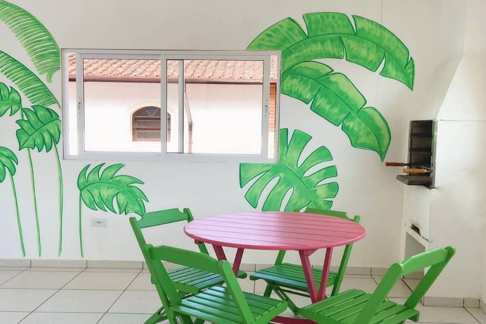 Chalés Sununga Flats a 1 minuto da praia - אובטובה - פטיו