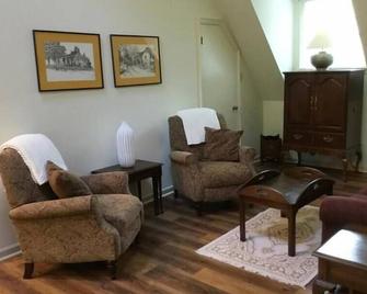 Secluded Private Guesthouse - Doylestown Twp\n\n - Doylestown - Sala de estar