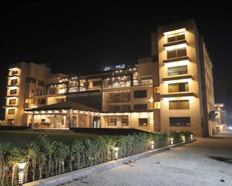 Hotel V K Grand - Kannauj - Building