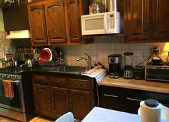 Cozy, Country Style Apartment - Staten Island - Kitchen