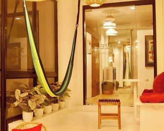 Blu Cabin Ari Stylish Gay Poshtel - Bangkok