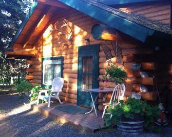 North Pole Cabin Retreat - Fairbanks - Patio