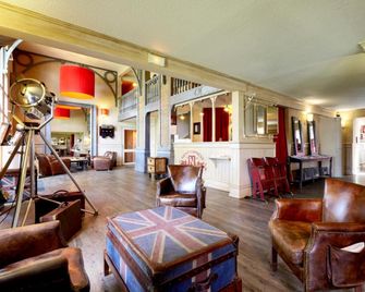 Brit Hotel Essentiel Cholet - Cholet - Lounge