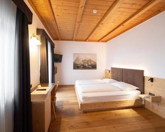 Hotel Ortler - Castelrotto - Bedroom