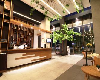 Prime Park Hotel Pekanbaru - Pekanbaru - Front desk