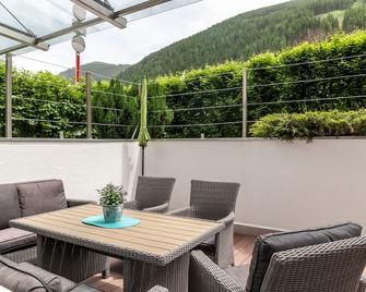 'Haus Alpenheim Apartment 2' with Mountain View, Balcony & Wi-Fi - Tux - Balkon