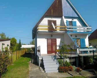 Holiday Home With Garden Shower - Balatonlelle