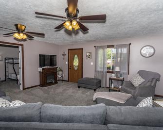 Casselman Cabin Retreat - Confluence - Sala de estar