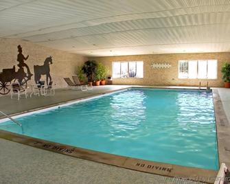 Magnuson Hotel Fowlerville - Fowlerville - Piscina