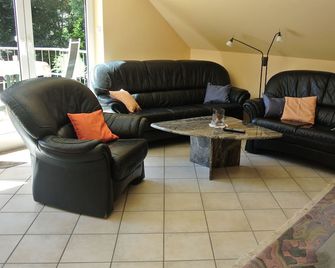 Ferienwohnung 'Schön Wohnen in Mainz' - Mainz - Phòng khách
