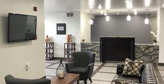 Quality Inn & Suites Watertown Fort Drum - Calcium - Living room