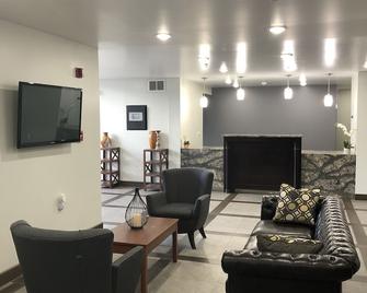 Quality Inn & Suites Watertown Fort Drum - Calcium - Living room