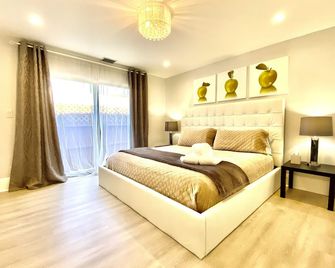 New Modern Family Villa - Hollywood - Bedroom