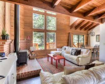 Northwoods Hangout Near Tahoe Donner - Truckee - Sala de estar