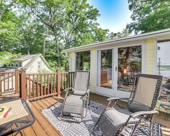 Michigan Lakefront Retreat with Kayaks and 2 Decks - Jackson - Balcony