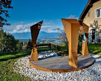 Hotel Baumgartnerhof - Finkenstein am Faaker See - Binnenhof