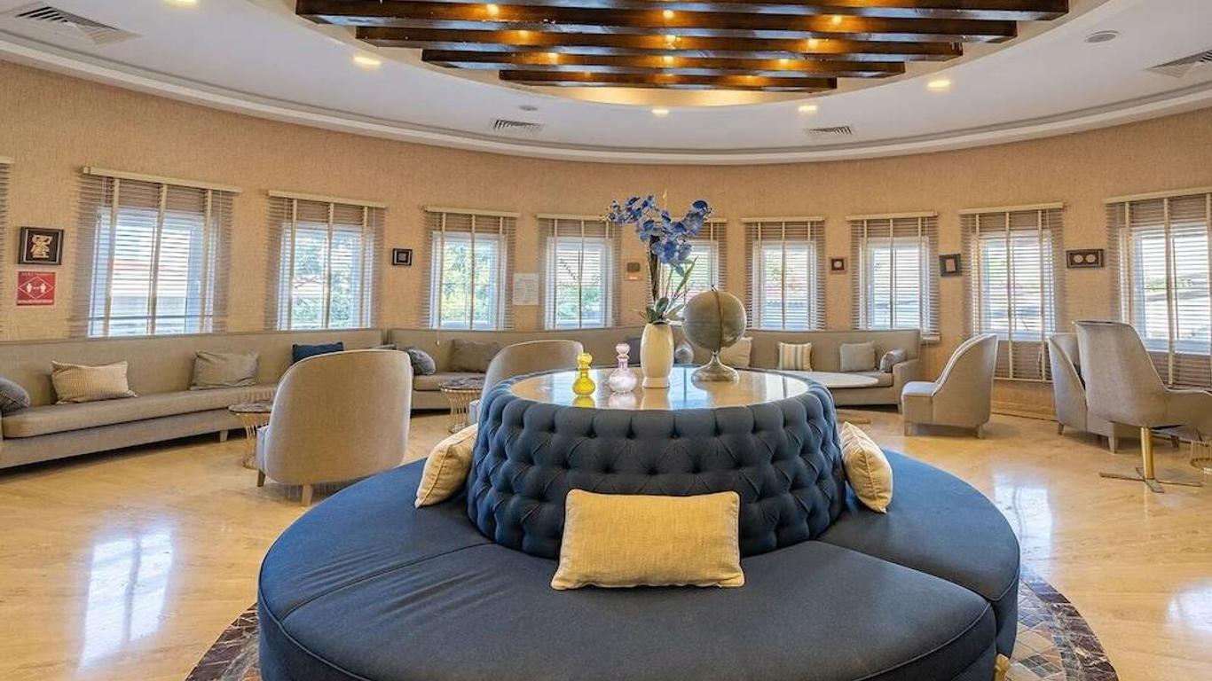 Golden Beach Resort & Spa