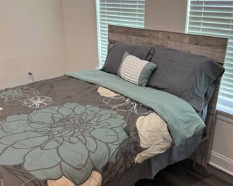 Cozy studio in Baker La with WiFi, AC the perfect home away from home. - Baker - Bedroom