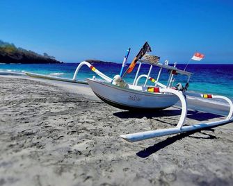 Louka Beach Bali - Tejakula - Pláž