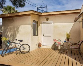 Studio 5 Blocks To 4th, 7 To Ua. Please Be Sure To Read Details - Tucson - Patio