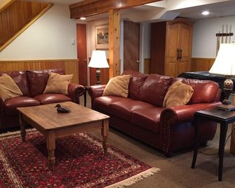 Ditch Plains - Walk to Ocean Beach - New Kitchen, Bath, & Bedrooms - Montauk - Living room