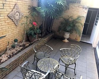 Pousada Hostel Universitario - Londrina - Patio