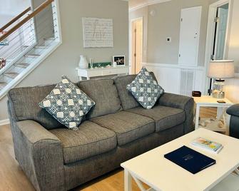 Buckeye's At The Beach 3 Bedroom Home by RedAwning - Supply - Sala de estar
