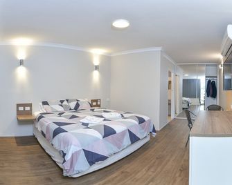 Platinum Motel - Bentley - Bedroom