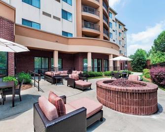 Courtyard by Marriott Atlanta Buford Mall of Georgia - Buford - Binnenhof