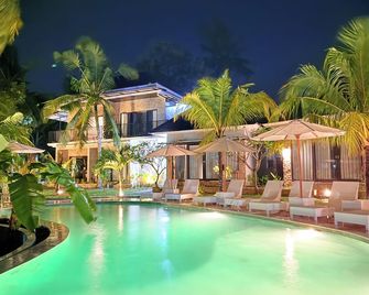 Kelingking Tropical - Nusa Penida - Pool