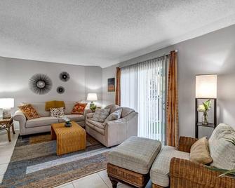 Neptune's Nest - Beachside living just steps to the ocean and great dining - Neptune Beach - Sala de estar