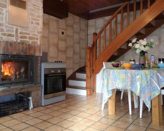 Gîte 110m²: 3 ch, terrasse, jardin, animaux acceptés, wifi, charges incluses, draps fournis - FR-1-496-248 - Saint-Jean-la-Vêtre - Comedor