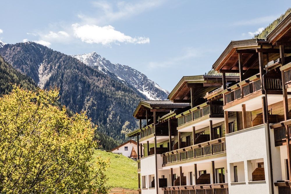 Hotel Almina - Racines/Ratschings - בניין