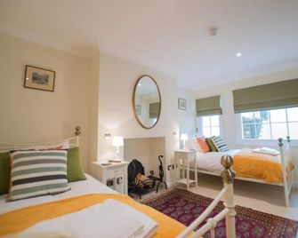 The Portland Guesthouse - Cheltenham - Bedroom