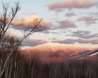 Franconia Notch Retreat, Huge Views, Hot Tub, EV charger, A/C - Sugar Hill - Vista del exterior