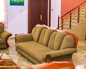 Whyte View Lodge - Takoradi - Living room