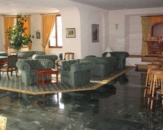 Luxury alpine apartment with warm indoor pool, sauna & fitness room - Château-d'Oex - Lounge