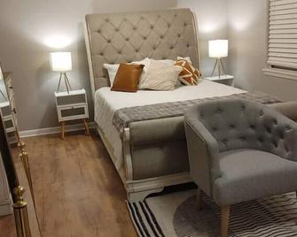 3br Mid Century Modern Townhome On Parkw - Natchitoches - Bedroom