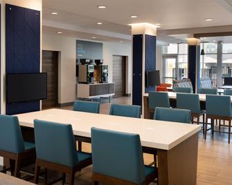 Holiday Inn Express & Suites Fresno Airport By IHG - Fresno - Restaurante