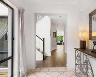 Jasmine House - Pet Friendly with Swimming Pool - Berry - Gang