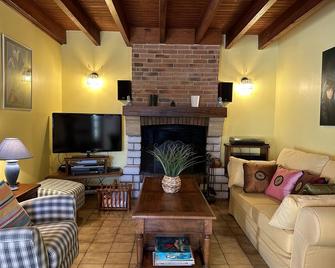 Maison de campagne cosy dans la verdure - Champniers - Sala de estar